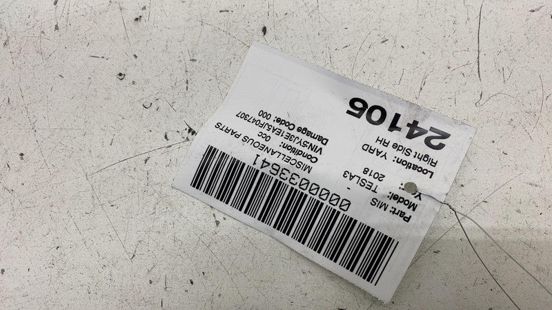 ⭕ 17-23 Model 3 Rear Right Bumper Taillamp Taillight Mount Bracket 108