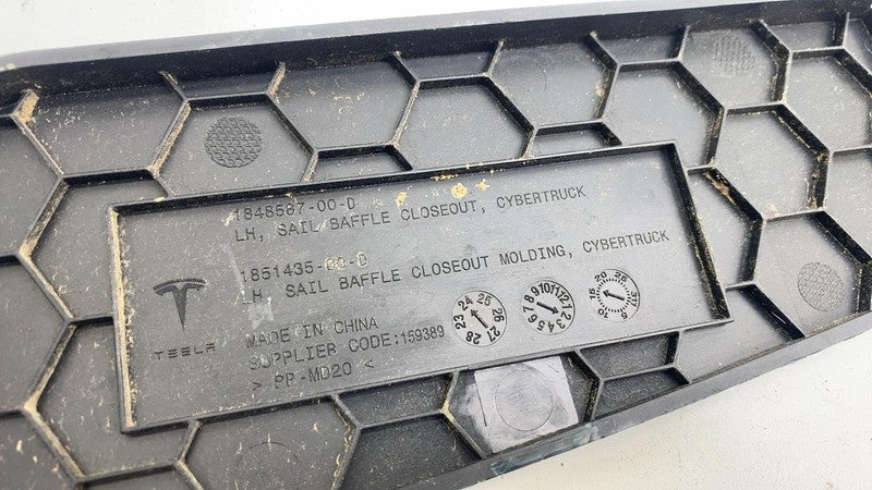 ⭕ 2024 Tesla Cybertruck Rear Left Baffle Closeout Sail Trim Molding 18
