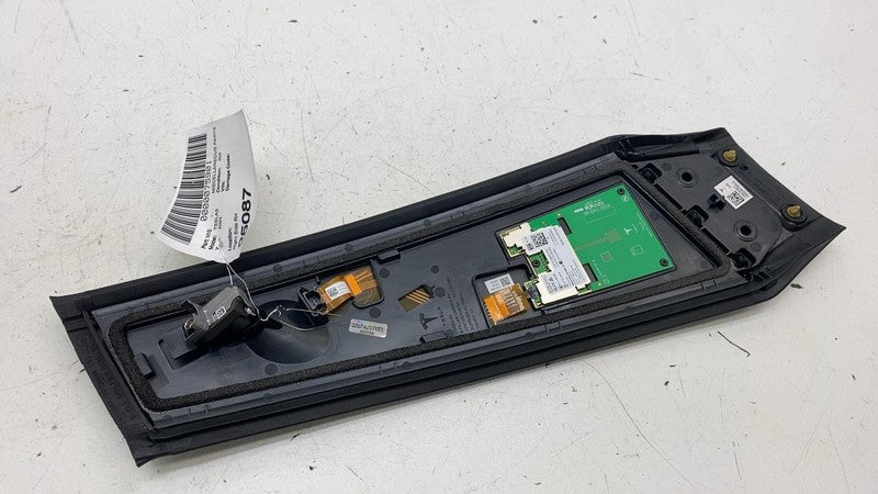 ⭕ 24-25 Tesla Model 3 Passenger Side B-Pillar Applique Glass Trim Mold