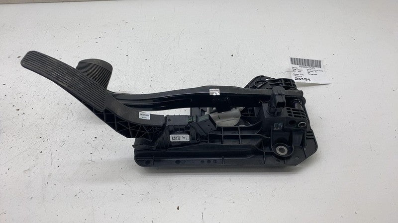 04581677AB 17-24 Chrysler Pacifica Front Stop Brake Pedal & Accelerator Throttle 04581677AB