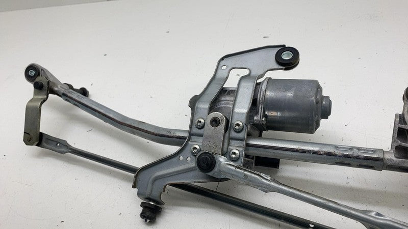 31696283 ⭕ 21-23 Polestar 2 Front Windshield Wiper Transmission Linkage w/ Motor 31696283