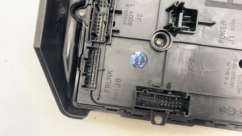 149784800E 17-23 Model Y 3 Front Right Body Controller ECU (5-Seat Type) Gen 3 1567454-00-B