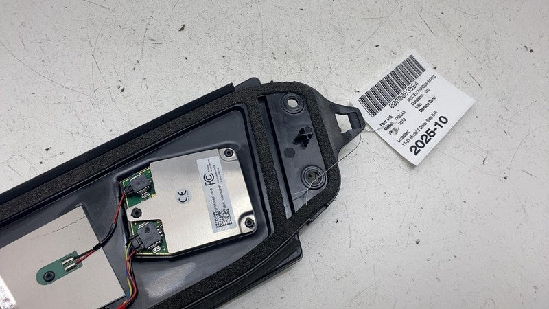 110043700C ⭕ 17-23 Model 3 Driver Side B-Pillar Applique Glass w/ Camera Left 1100437-00-C