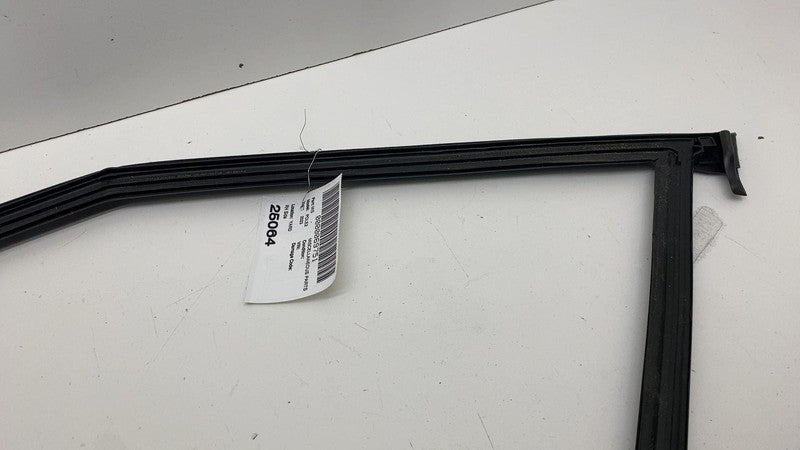 31108768 ⭕ 2021-2023 Polestar 2 Front Right Door Upper Weatherstrip Rubber Seal 31108768