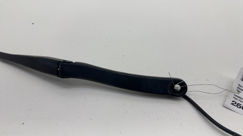 107672900B ⭕ 2017-2023 Model 3 Front Passenger Side Windshield Wiper Arm Right 1076729-00-B