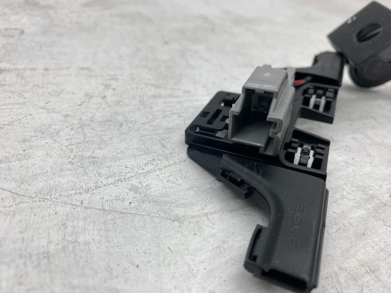 1085939 01 E ⭕ 2017-2023 Tesla Model 3 Rear Driver Side 2nd Row Seat Belt Buckle 1085939-01-E