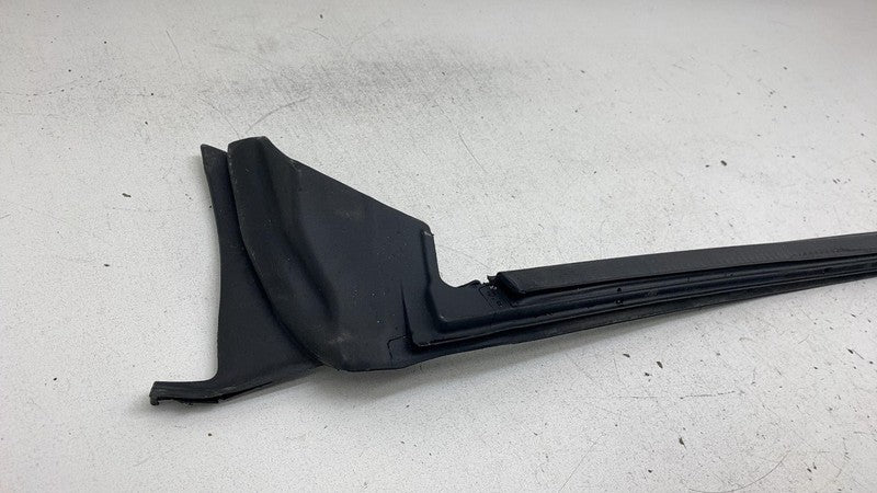 ⭕ 2021-2023 Tesla Model X Front Passenger Side Inner Belt Door Rubber 