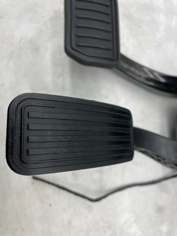 ⭕ 2020-2024 Tesla Model Y Accelerator and Brake Pedal Pad Assembly 118
