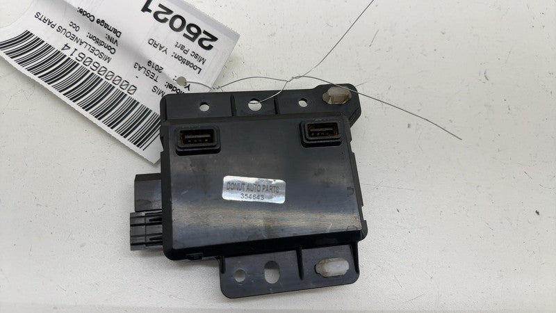 ⭕ 17-23 Tesla Model 3 Center Console Front USB Hub Charger Module 1093