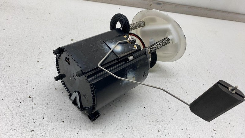 2017-2020 Maserati Levante Engine Motor Gas Fuel Pump w/ Level Sensor 