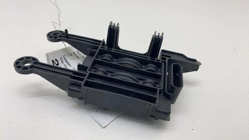 1108647 00 D 2016-2024 Tesla Model S MS Seven Pin Perpendicular Radar Sensor 7-Pin + Bracket