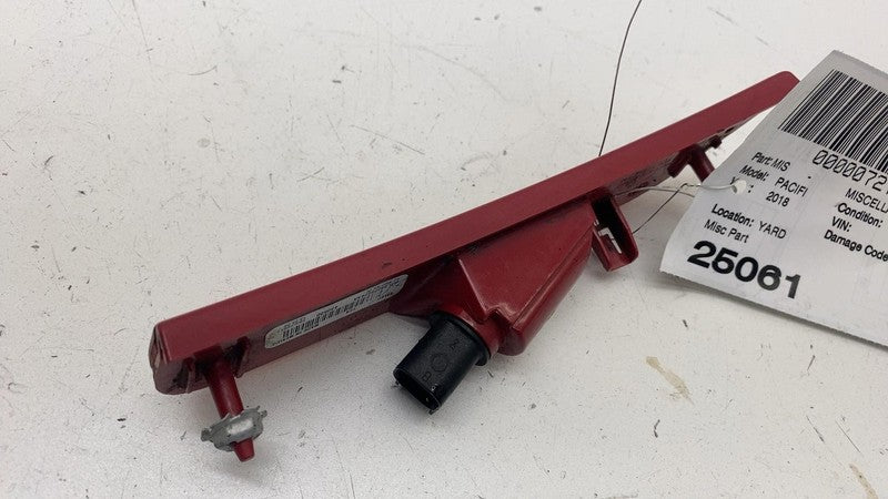 68229424AA ⭕ 2017-2025 Chrysler Pacifica Rear Right Reflector Marker Light Lamp 68229424AA