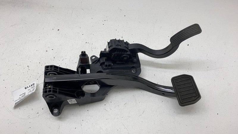 ⭕ 2020-2023 Tesla Model Y MY Accelerator & Brake Pedal Pad Assembly 11