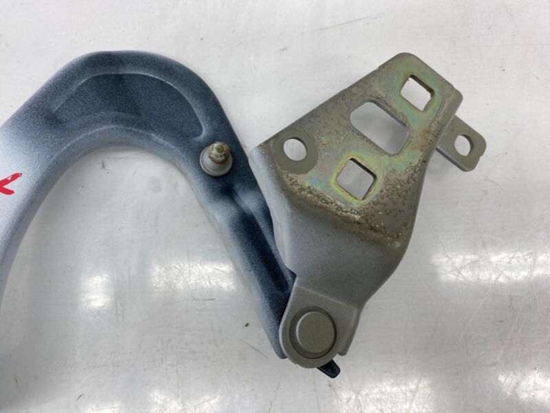 1496268 00 C 2020-2023 Tesla Model Y Front Passenger Side Hood Bonnet Hinge Right RH Assembly