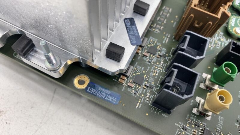 2012-2015 Tesla Model S Media Control CPU Motherboard Fused Connectivity Card