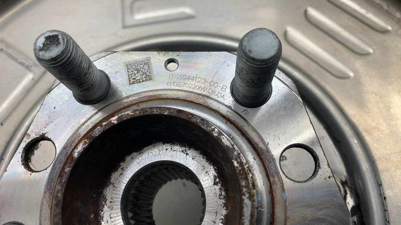 ⭕ 17-23 Model 3 Rear Left Spindle Knuckle w/ Hub (142mm Driven) LH 104