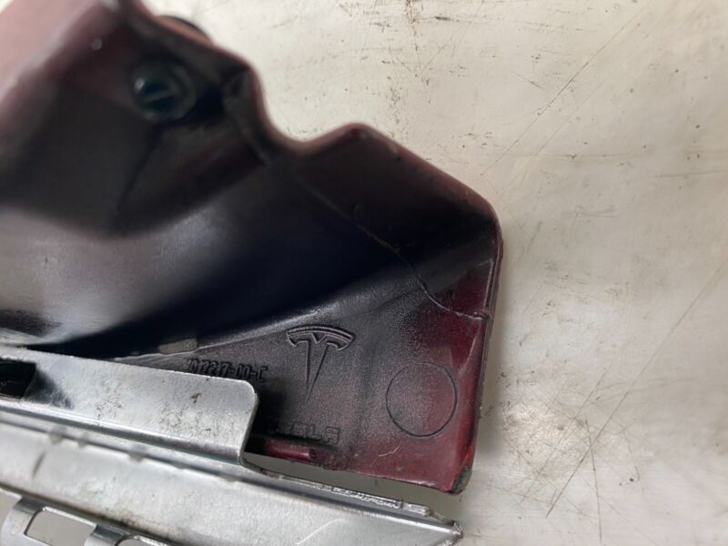 1012217 00 C ⭕ 12-20 Tesla Model S Right Skirt Scuff Plate & Bright Sill Molding 1012217-00-C