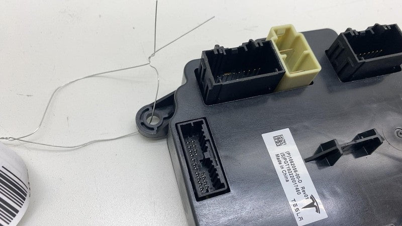 106205600D 2016-2024 Tesla Model X Rear Falcon Controller Door Control Module Assembly OEM