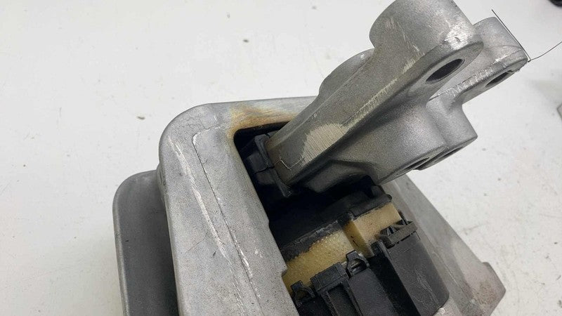 ⭕ 23-25 Chrysler Pacifica Engine Right Frame Mount Support Bracket RH 