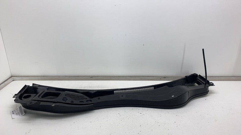 ⭕ 2017-2022 Maserati Levante Front Windshield Cowl Vent Trim Panel 670