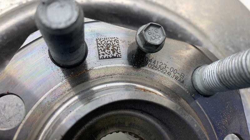 ⭕ 2025-2026 Model Y Rear Left Spindle Knuckle + Hub (142mm Driven) 218