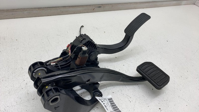 104469100D ⭕ 2017-2024 Tesla Model 3 Accelerator & Brake Foot Pedal w/ Switch 1044691-00-D