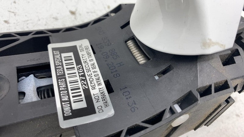 ⭕ 10-19 Volkswagen Golf Front Right Door Handle w/ Door Lock Actuator 