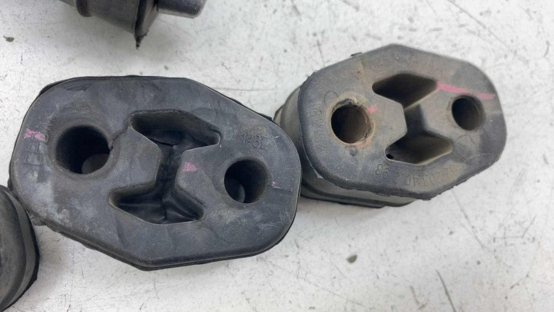 68250053AA ⭕ 2017-2025 Chrysler Pacifica Rear Exhaust Muffler Mount w/ Insulator 68250053AA