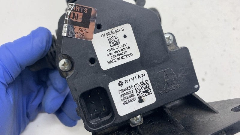 ⭕ 2025 Rivian R1S HVAC Heater Coolant Control Valve w/ Bracket OEM PT0