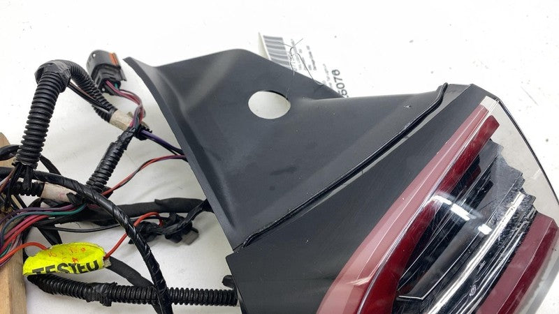 ⭕ 17-22 Model 3 Rear Left Outer Exterior Taillight Tail Lamp 3-Pin Red