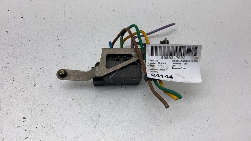 2012 2013 2014 2015 Tesla Model S Air Suspension Main Solenoid Valve w/ Bracket