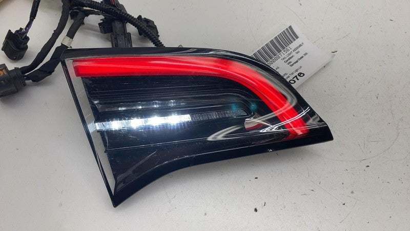 ⭕ 2017-2023 Tesla Model 3 Rear Left Outer Exterior Taillight Tail Lamp 3-Pin Red