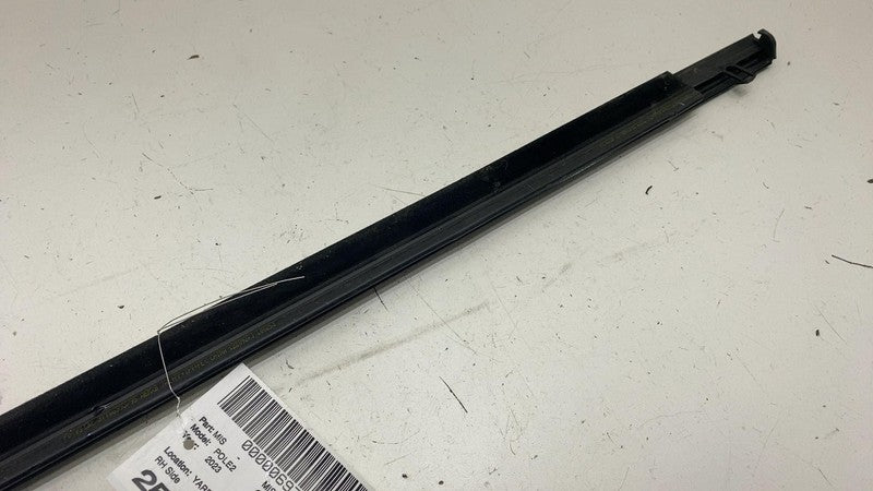 31108993 ⭕ 21-23 Polestar 2 Front Passenger Side Door Window Belt Molding Right 31108993