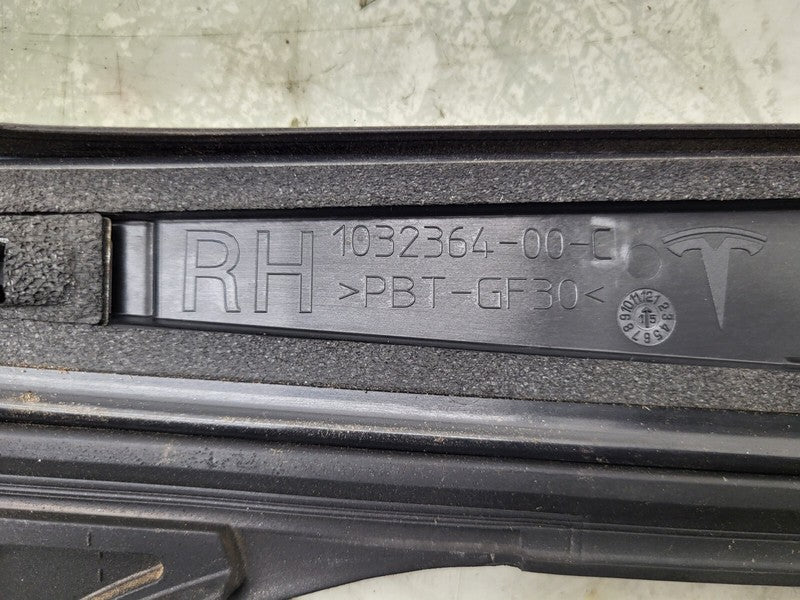 1032364 00 C ⭕ 16-20 Tesla Model X Right B-Pillar Applique Glass w/ Rubber Seal 1032364-00-C