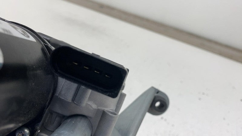 2018 2019 BMW 530e G30 Front Windshield Wiper Transmission Linkage w/ 