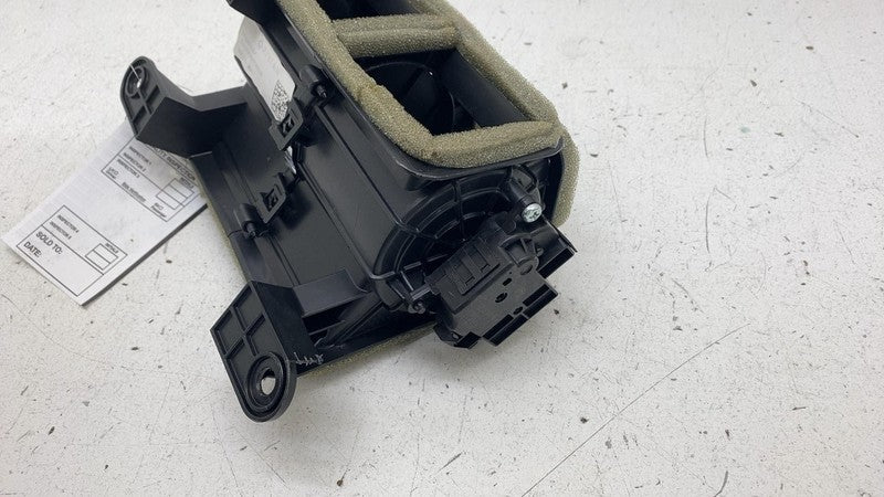 PT00001839-F ⭕ 2022-2024 Rivian R1T R1S Rear Center Lower Air Duct Vent PT00001839-F