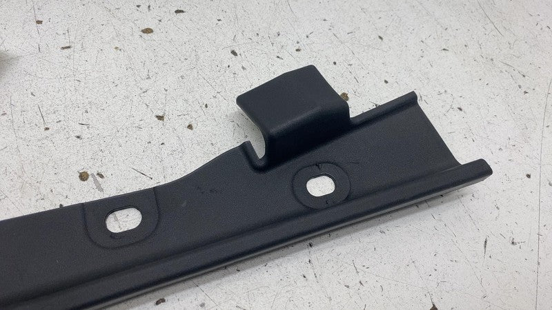 PT00449333B 2022-2024 Rivian R1S Front Left Apron Trim Finisher Bracket Molding Cover Panel