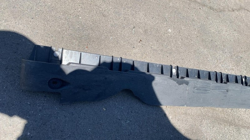 149764900B ⭕ 2020-2023 Model Y Left Skirt Rocker Molding Panel Carrier Bracket 1497741-00-B