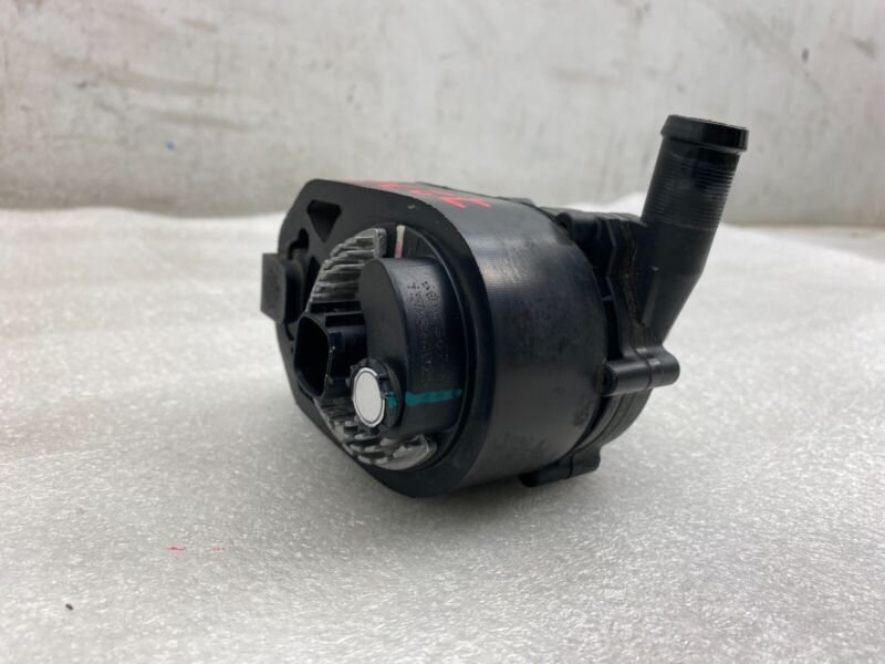 2012-2015 Tesla Model S Additional Cooling Water Pump Battery Coolant Assembly