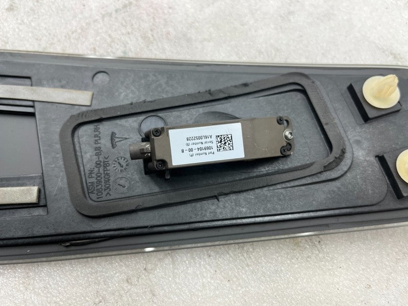 1083900 00 B ⭕ 16-20 Model S Passenger B-Pillar Glass Applique & Camera Right RH 1083900-00-B