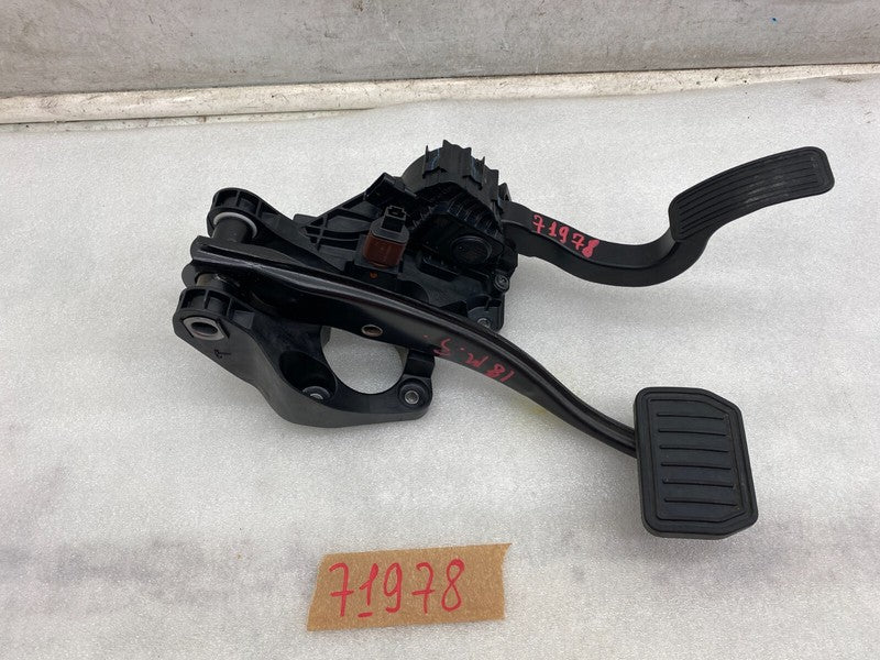 104469100D ⭕ 2017-2023 Model 3 Accelerator and Brake Foot Pedal w/ Switch Base 1044691-00-D
