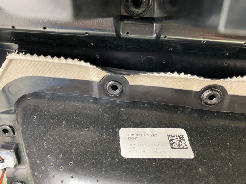 1053086-00-F ⭕ 16-20 Tesla Model X Front Passenger Side Door Panel Trim Card Right Assembly