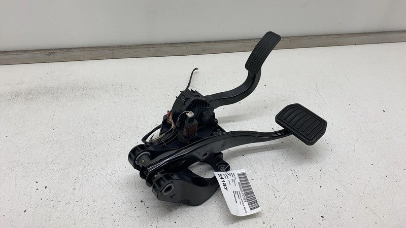 104469100D ⭕ 2017-2024 Tesla Model 3 Accelerator & Brake Foot Pedal w/ Switch 1044691-00-D
