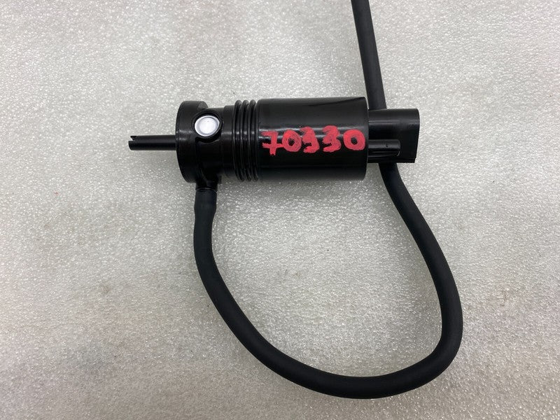 1110164 00 B ⭕ 17-23 Model 3 Y Front Windshield Screen Wiper Washer Pump Motor 1110164-00-B