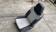 Front Seat VOLKSWAGEN ID4 25