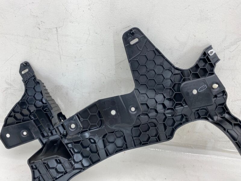 1080701 00 D ⭕ 16-20 Tesla Model X Rear C-Pillar Lower Trim Mount Bracket Left 1080701-00-D