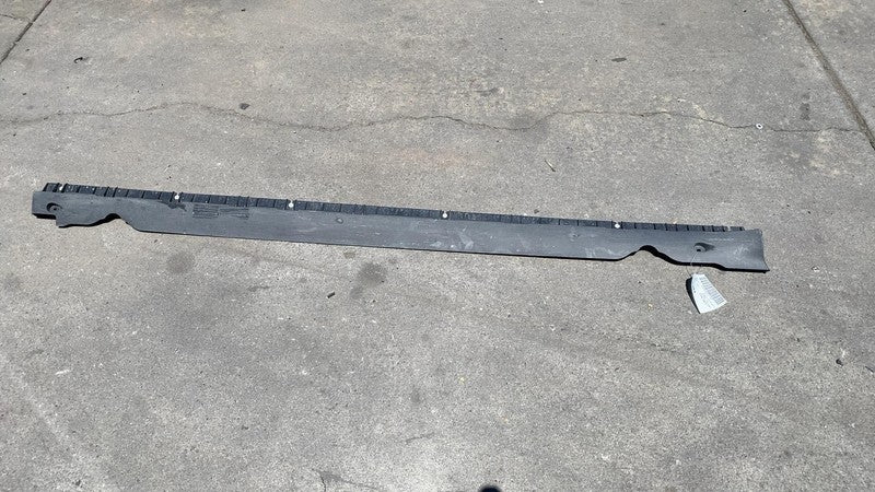 149764900B ⭕ 2020-2023 Model Y Left Skirt Rocker Molding Panel Carrier Bracket 1497741-00-B