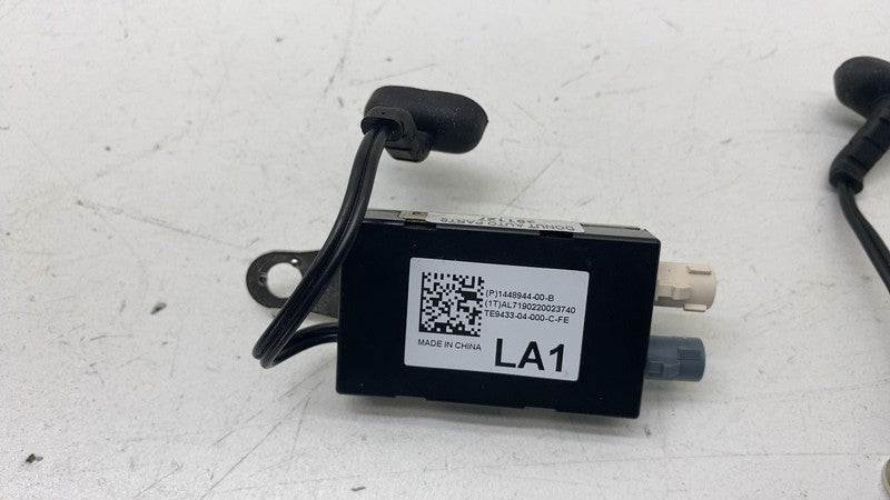 ⭕ 16-20 Model X Rear Left & Right Antenna AMP Module 1448944-00-B/1448