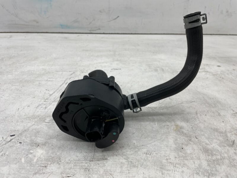 2016-2020 Tesla Model S X Front Cooling System Coolant Pump Assy 1035348-00-F