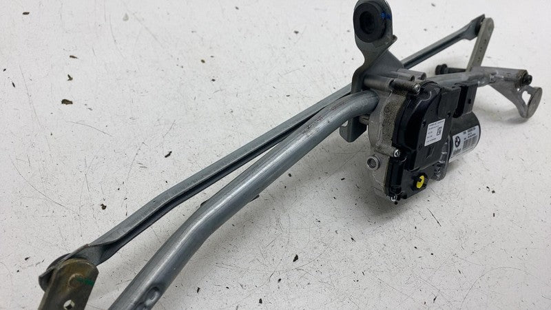 ⭕ 17-20 BMW 540i  Front Windshield Wiper Motor & Transmission Linkage 
